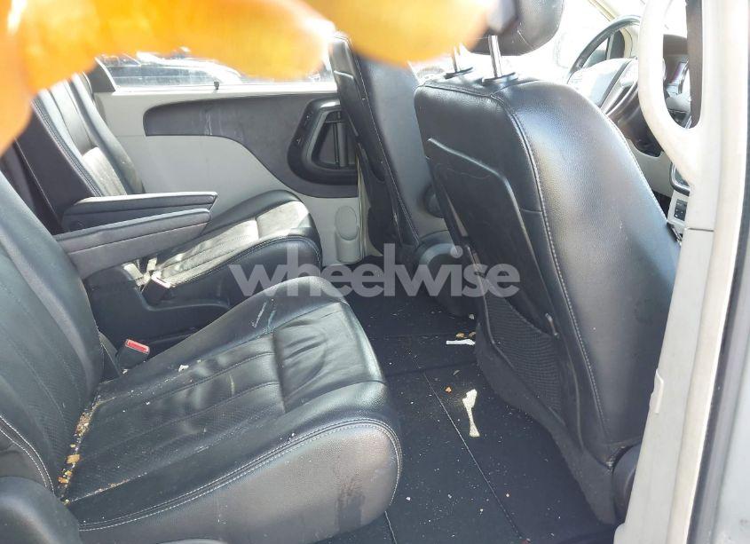 Photo 8 of 2011 Chrysler Town & COUNTRY TOURING-L (VIN 2A4RR8DG6BR682131)