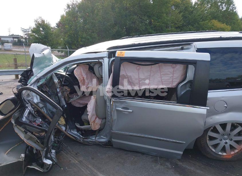 Photo 13 of 2011 Chrysler Town & COUNTRY TOURING-L (VIN 2A4RR8DG6BR716732)