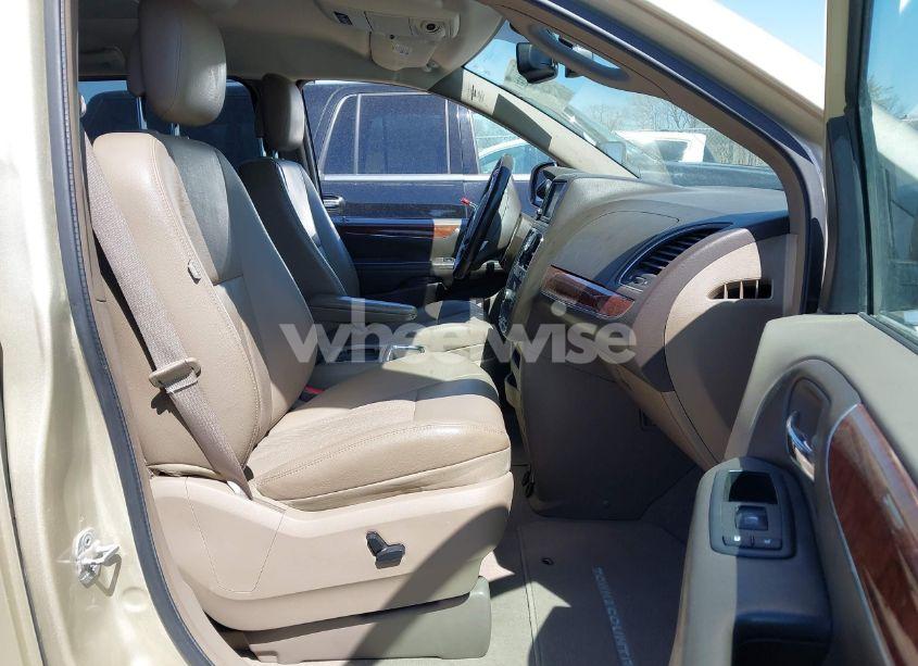 Photo 5 of 2011 Chrysler Town & COUNTRY TOURING-L (VIN 2A4RR8DG6BR781922)