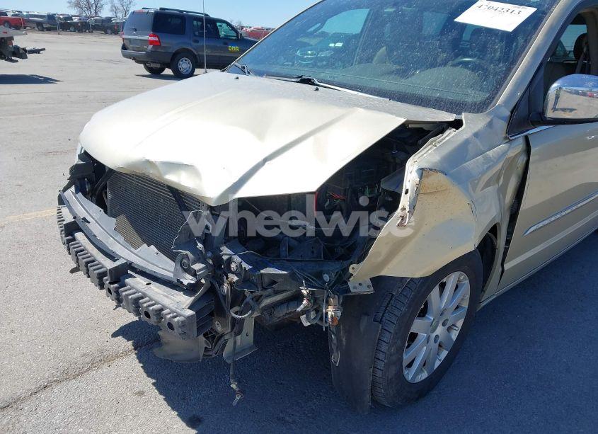 Photo 6 of 2011 Chrysler Town & COUNTRY TOURING-L (VIN 2A4RR8DG6BR781922)