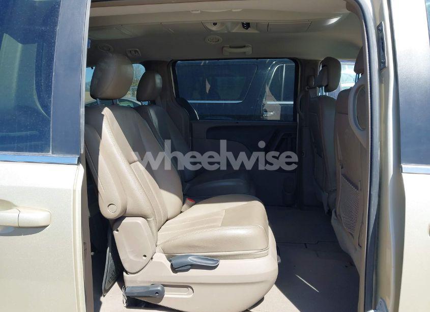 Photo 8 of 2011 Chrysler Town & COUNTRY TOURING-L (VIN 2A4RR8DG6BR781922)