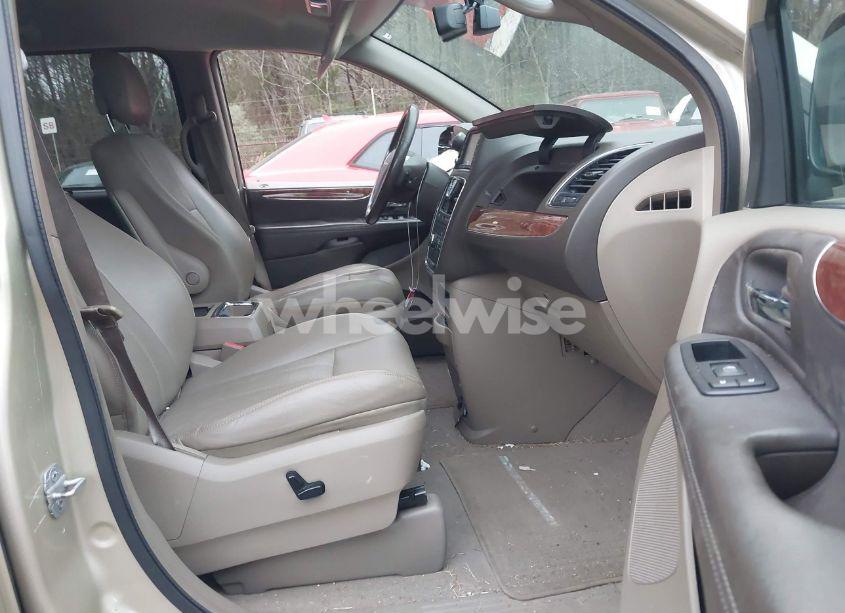 Photo 5 of 2011 Chrysler Town & COUNTRY TOURING-L (VIN 2A4RR8DG6BR797747)