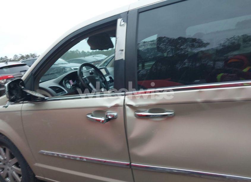 Photo 6 of 2011 Chrysler Town & COUNTRY TOURING-L (VIN 2A4RR8DG6BR797747)