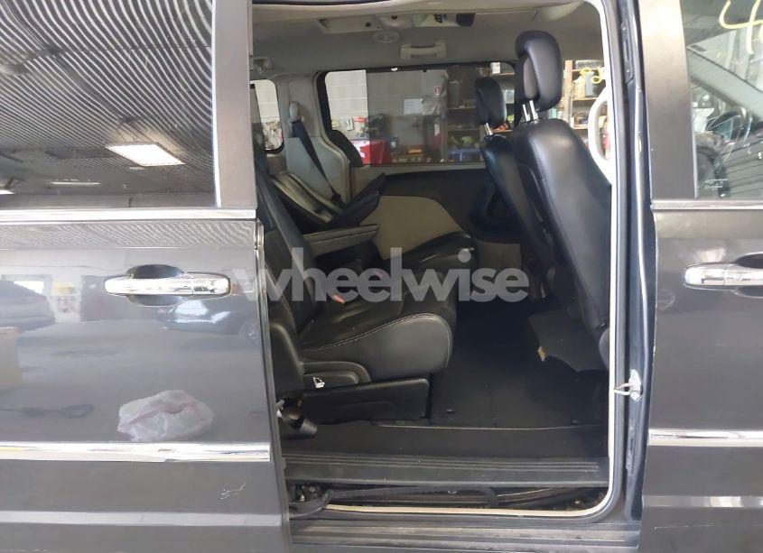 Photo 8 of 2011 Chrysler Town & COUNTRY TOURING-L (VIN 2A4RR8DG6BR798395)