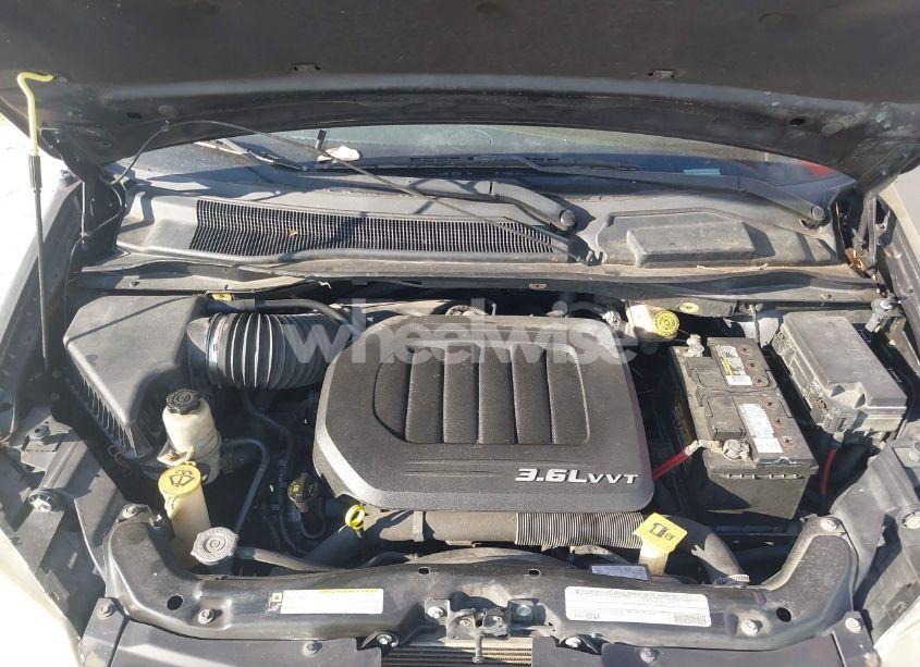 Photo 10 of 2011 Chrysler Town & COUNTRY TOURING-L (VIN 2A4RR8DG7BR655505)