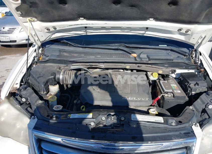 Photo 10 of 2011 Chrysler Town & COUNTRY TOURING-L (VIN 2A4RR8DG7BR759864)