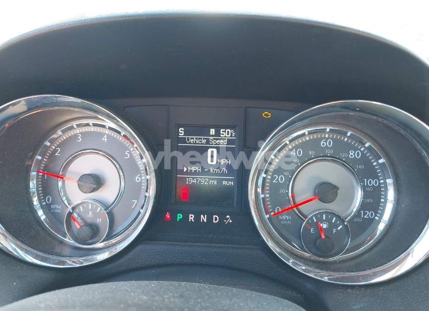 Photo 7 of 2011 Chrysler Town & COUNTRY TOURING-L (VIN 2A4RR8DG7BR759864)