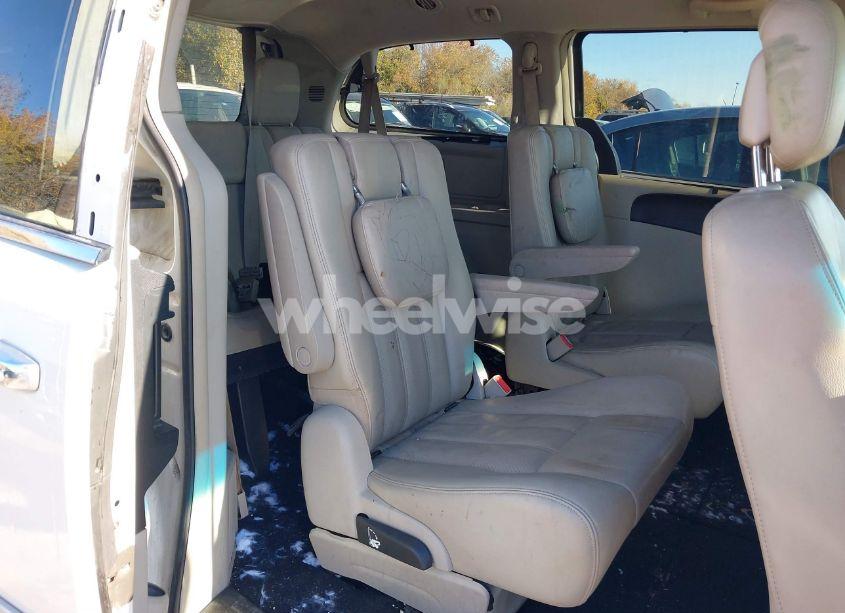 Photo 8 of 2011 Chrysler Town & COUNTRY TOURING-L (VIN 2A4RR8DG7BR759864)