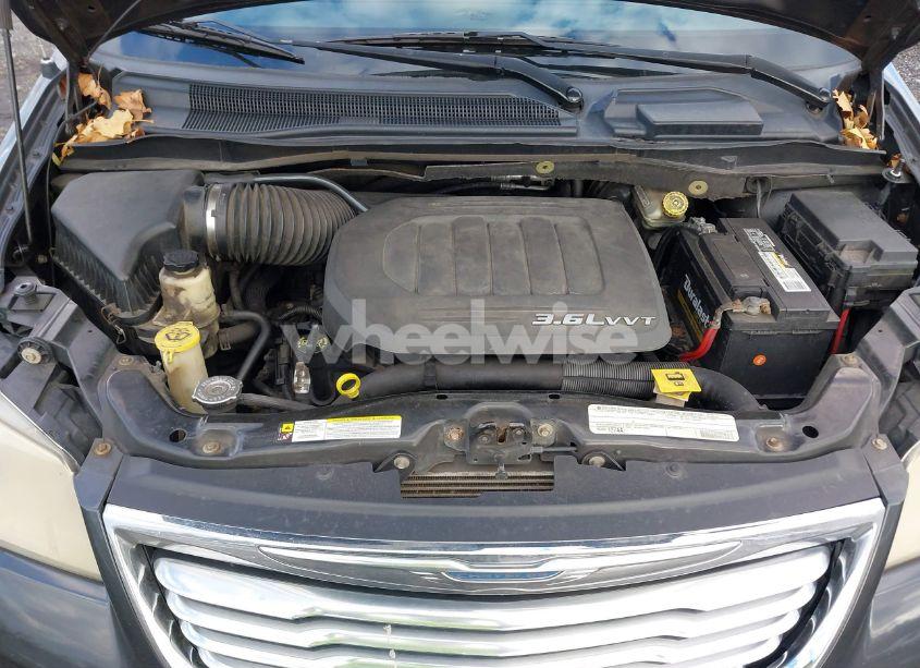 Photo 10 of 2011 Chrysler Town & COUNTRY TOURING-L (VIN 2A4RR8DG7BR784425)