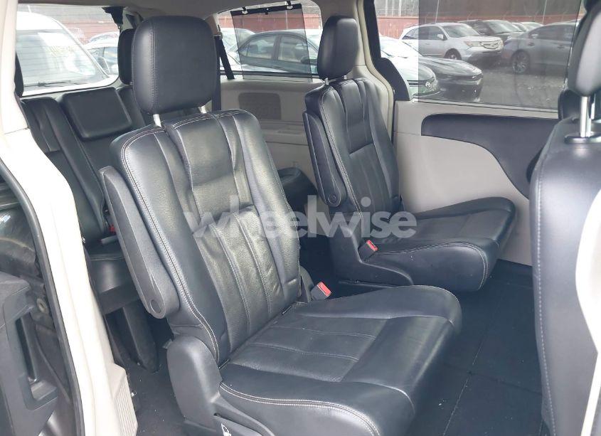 Photo 8 of 2011 Chrysler Town & COUNTRY TOURING-L (VIN 2A4RR8DG7BR784425)