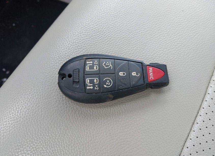 Photo 11 of 2011 Chrysler Town & COUNTRY TOURING-L (VIN 2A4RR8DG7BR798132)