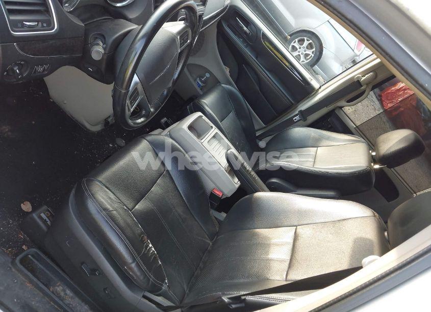 Photo 14 of 2011 Chrysler Town & COUNTRY TOURING-L (VIN 2A4RR8DG8BR605163)