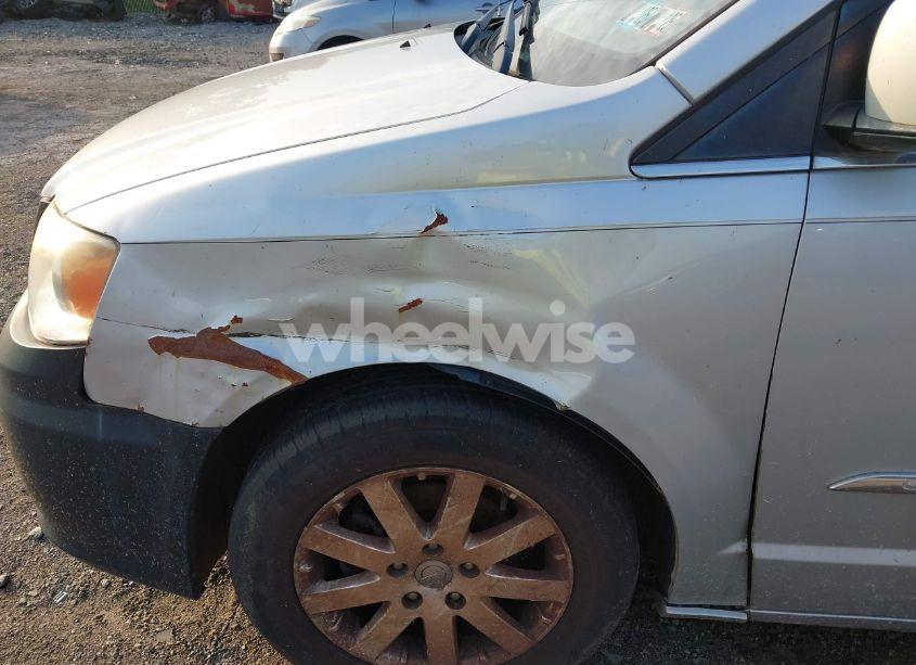 Photo 6 of 2011 Chrysler Town & COUNTRY TOURING-L (VIN 2A4RR8DG8BR605163)