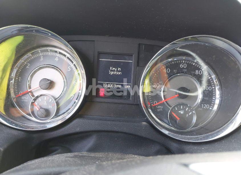 Photo 7 of 2011 Chrysler Town & COUNTRY TOURING-L (VIN 2A4RR8DG8BR605163)