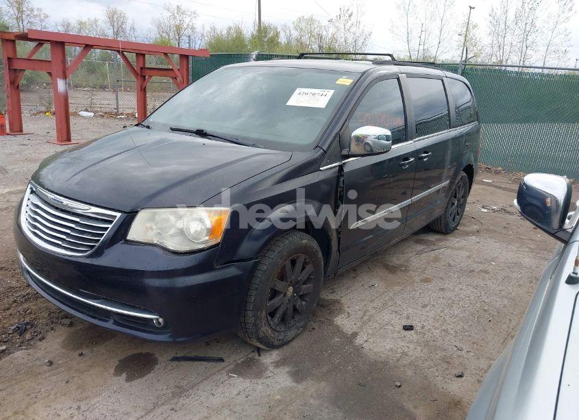 Photo 2 of 2011 Chrysler Town & COUNTRY TOURING-L (VIN 2A4RR8DG8BR645498)