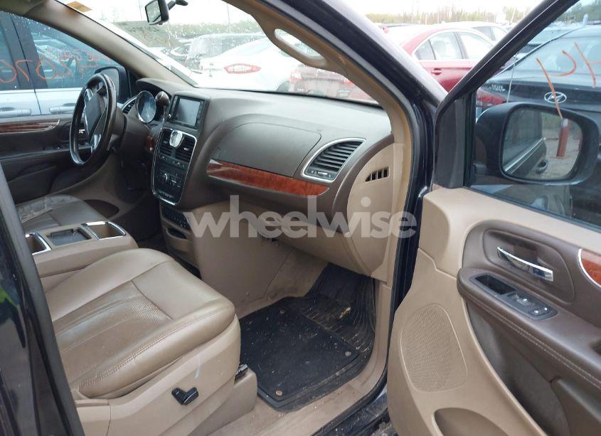 Photo 5 of 2011 Chrysler Town & COUNTRY TOURING-L (VIN 2A4RR8DG8BR645498)