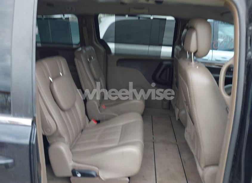 Photo 8 of 2011 Chrysler Town & COUNTRY TOURING-L (VIN 2A4RR8DG8BR645498)