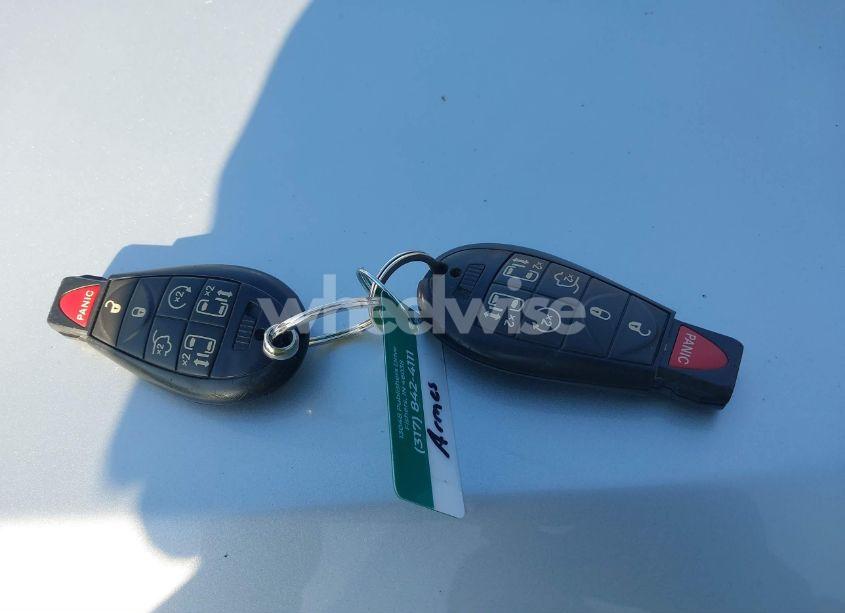 Photo 11 of 2011 Chrysler Town & COUNTRY TOURING-L (VIN 2A4RR8DG8BR665797)