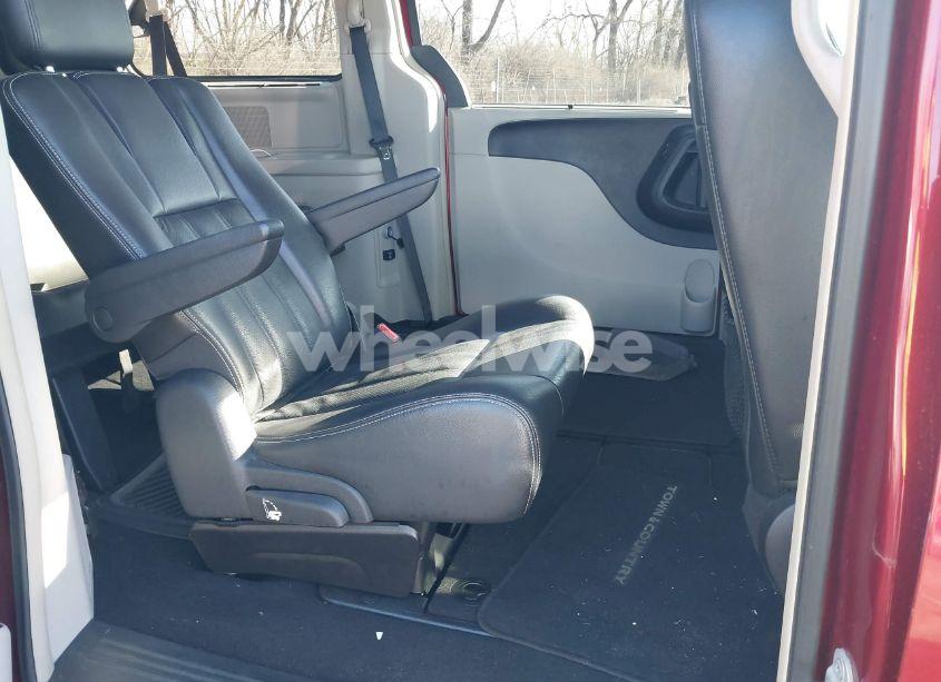 Photo 4 of 2011 Chrysler Town & COUNTRY TOURING-L (VIN 2A4RR8DG8BR665797)