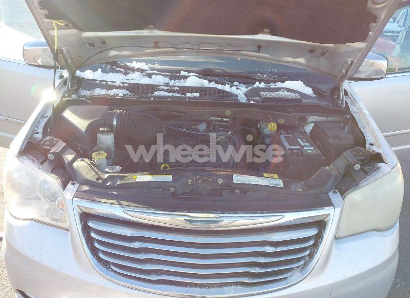 Photo 10 of 2011 Chrysler Town & COUNTRY TOURING-L (VIN 2A4RR8DG8BR746475)