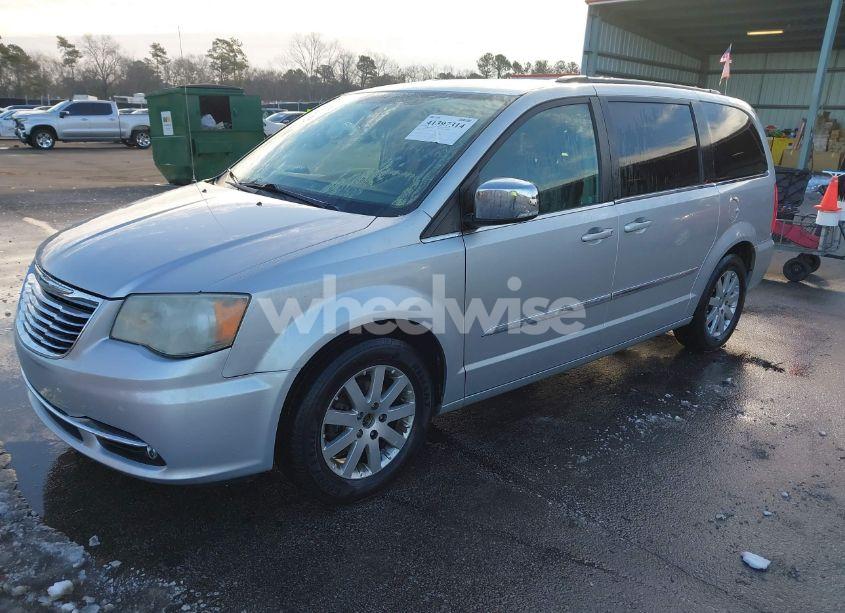 Photo 2 of 2011 Chrysler Town & COUNTRY TOURING-L (VIN 2A4RR8DG8BR746475)