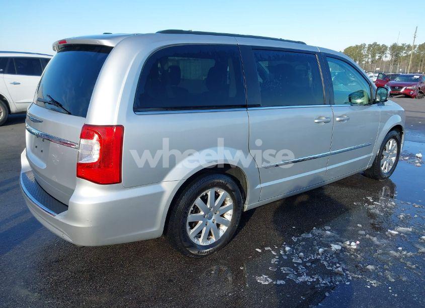 Photo 4 of 2011 Chrysler Town & COUNTRY TOURING-L (VIN 2A4RR8DG8BR746475)