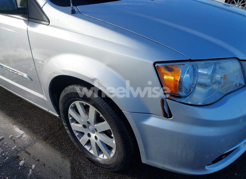 Photo 6 of 2011 Chrysler Town & COUNTRY TOURING-L (VIN 2A4RR8DG8BR746475)