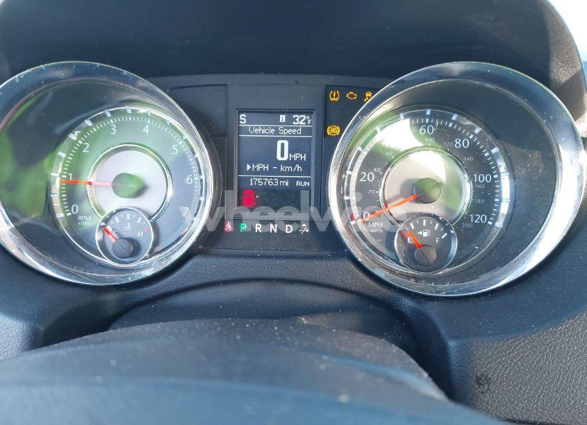 Photo 7 of 2011 Chrysler Town & COUNTRY TOURING-L (VIN 2A4RR8DG8BR746475)