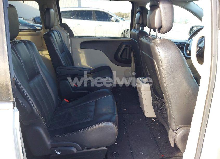 Photo 8 of 2011 Chrysler Town & COUNTRY TOURING-L (VIN 2A4RR8DG8BR746475)