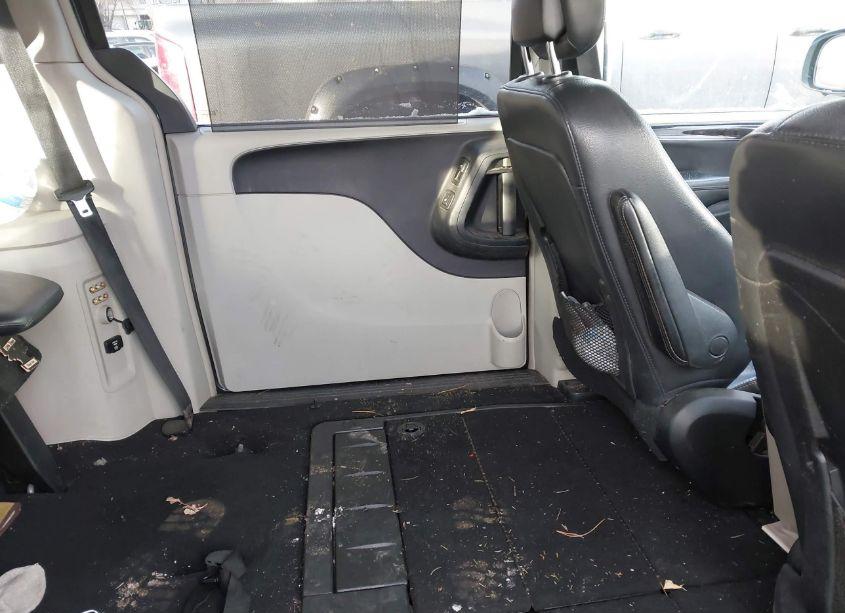 Photo 8 of 2011 Chrysler Town & COUNTRY TOURING-L (VIN 2A4RR8DG8BR759288)