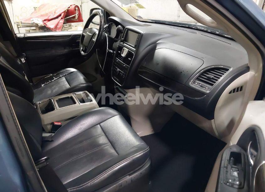 Photo 5 of 2011 Chrysler Town & COUNTRY TOURING-L (VIN 2A4RR8DG8BR779931)