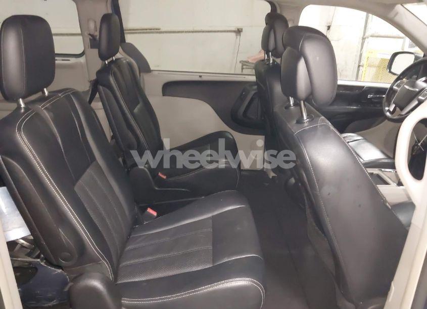 Photo 8 of 2011 Chrysler Town & COUNTRY TOURING-L (VIN 2A4RR8DG8BR779931)