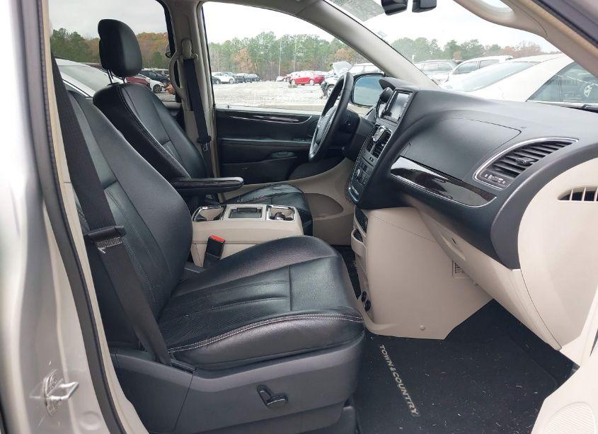 Photo 5 of 2011 Chrysler Town & COUNTRY TOURING-L (VIN 2A4RR8DG9BR712643)