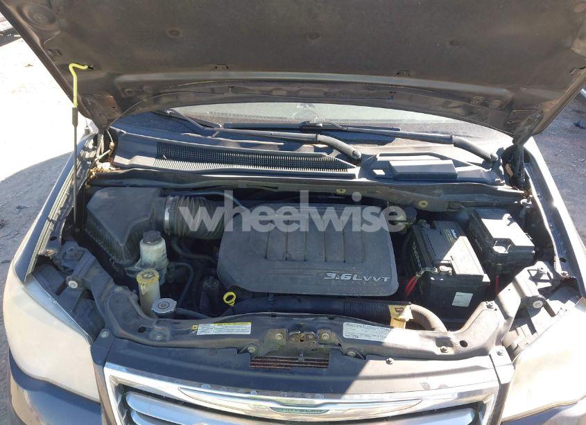 Photo 10 of 2011 Chrysler Town & COUNTRY TOURING-L (VIN 2A4RR8DG9BR754407)