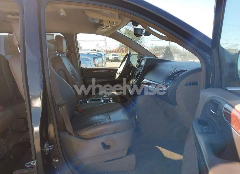 Photo 5 of 2011 Chrysler Town & COUNTRY TOURING-L (VIN 2A4RR8DG9BR754407)