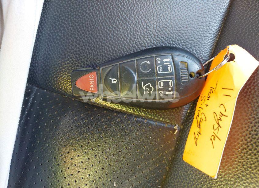 Photo 11 of 2011 Chrysler Town & COUNTRY TOURING-L (VIN 2A4RR8DG9BR758523)