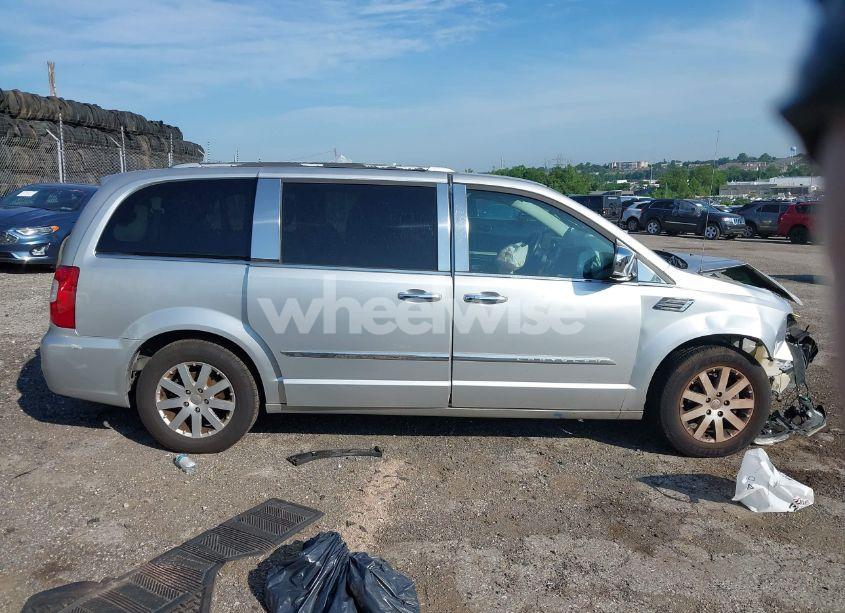 Photo 14 of 2011 Chrysler Town & COUNTRY TOURING-L (VIN 2A4RR8DG9BR758523)