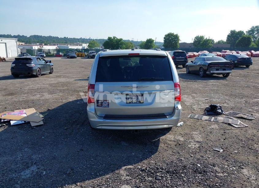 Photo 17 of 2011 Chrysler Town & COUNTRY TOURING-L (VIN 2A4RR8DG9BR758523)