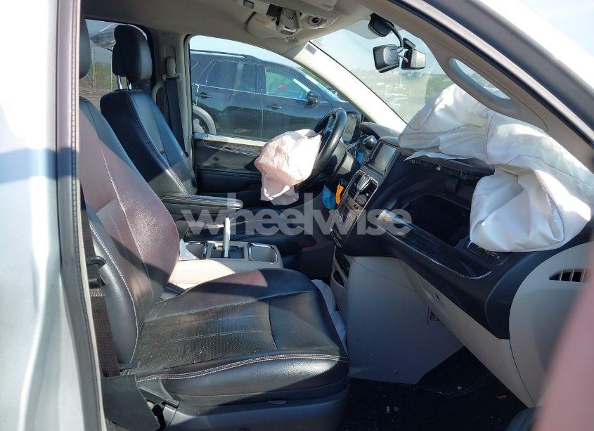 Photo 5 of 2011 Chrysler Town & COUNTRY TOURING-L (VIN 2A4RR8DG9BR758523)