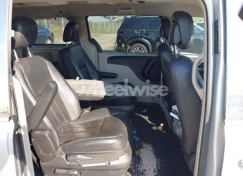 Photo 8 of 2011 Chrysler Town & COUNTRY TOURING-L (VIN 2A4RR8DG9BR758523)