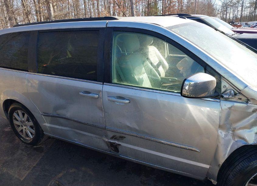 Photo 12 of 2011 Chrysler Town & COUNTRY TOURING-L (VIN 2A4RR8DG9BR758540)