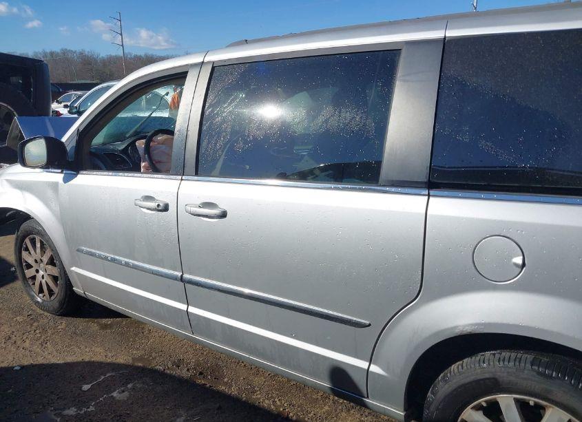 Photo 13 of 2011 Chrysler Town & COUNTRY TOURING-L (VIN 2A4RR8DG9BR758540)