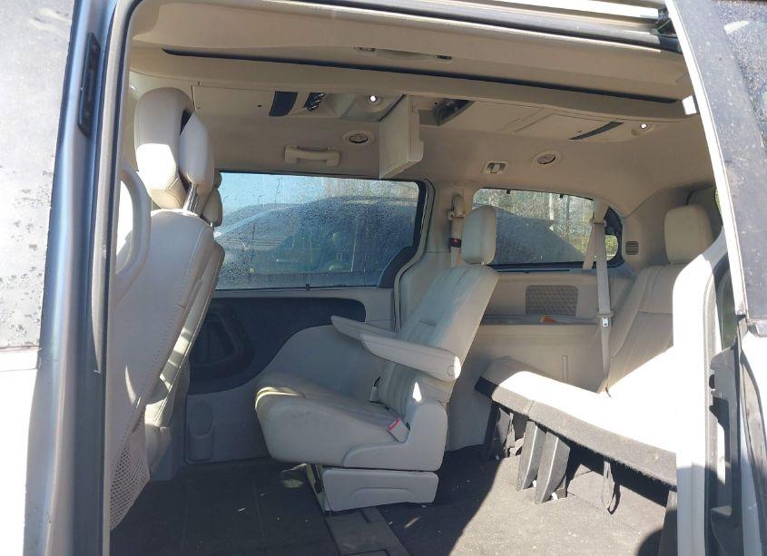 Photo 8 of 2011 Chrysler Town & COUNTRY TOURING-L (VIN 2A4RR8DG9BR758540)