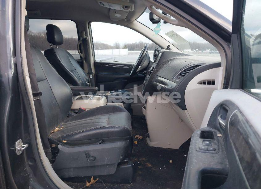 Photo 5 of 2011 Chrysler Town & COUNTRY TOURING-L (VIN 2A4RR8DG9BR783468)