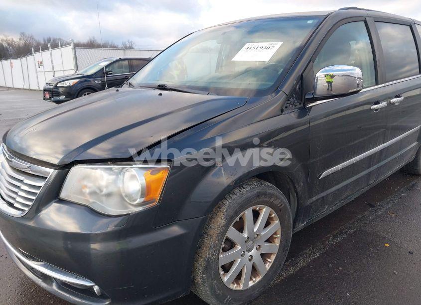 Photo 6 of 2011 Chrysler Town & COUNTRY TOURING-L (VIN 2A4RR8DG9BR783468)