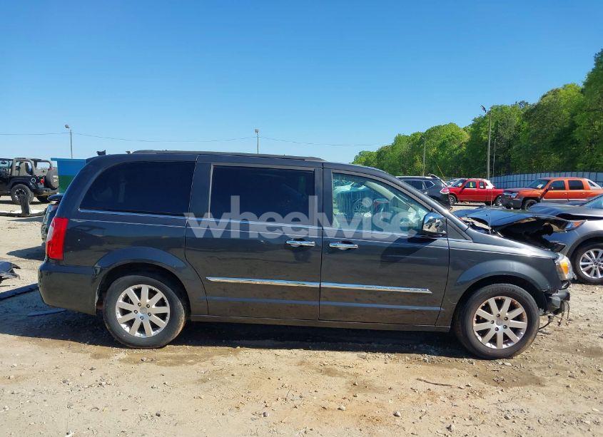 Photo 13 of 2011 Chrysler Town & COUNTRY TOURING-L (VIN 2A4RR8DGXBR612681)