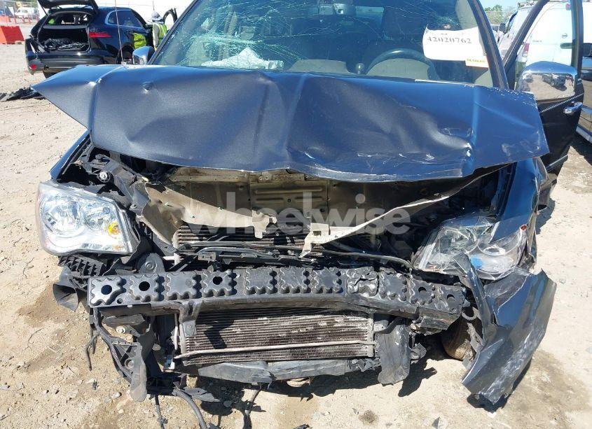 Photo 6 of 2011 Chrysler Town & COUNTRY TOURING-L (VIN 2A4RR8DGXBR612681)