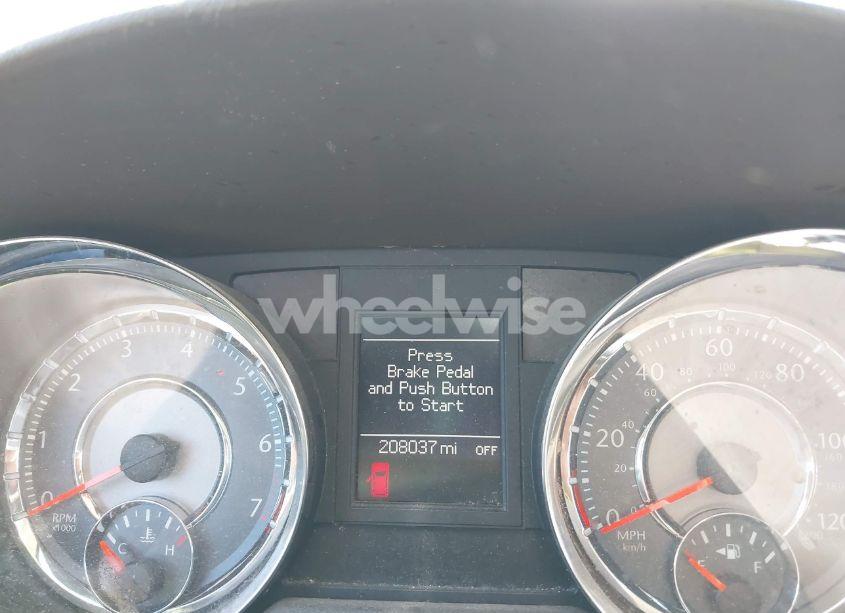 Photo 7 of 2011 Chrysler Town & COUNTRY TOURING-L (VIN 2A4RR8DGXBR612681)