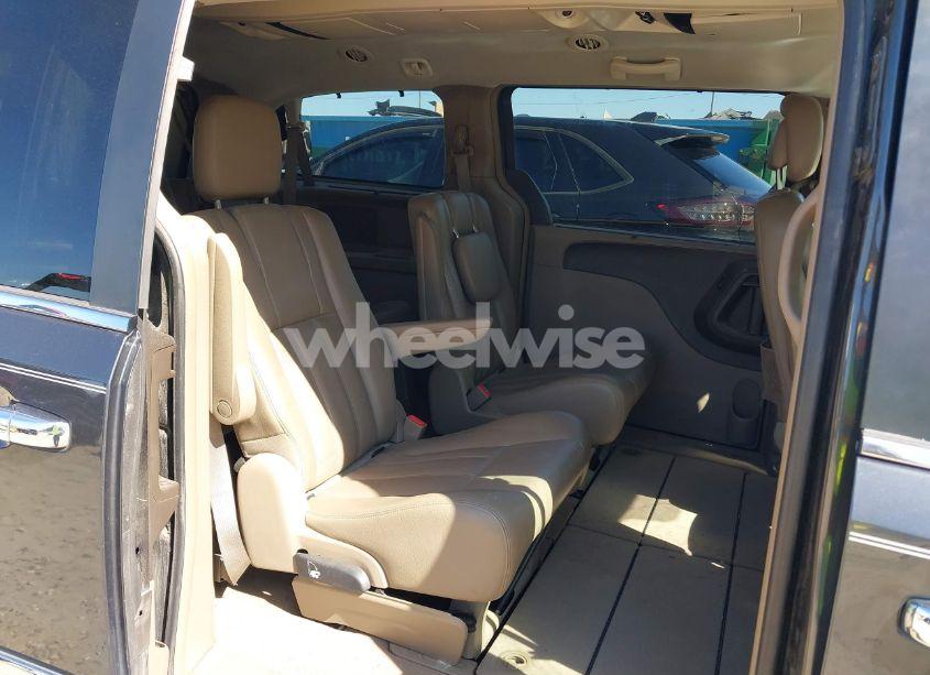 Photo 8 of 2011 Chrysler Town & COUNTRY TOURING-L (VIN 2A4RR8DGXBR612681)