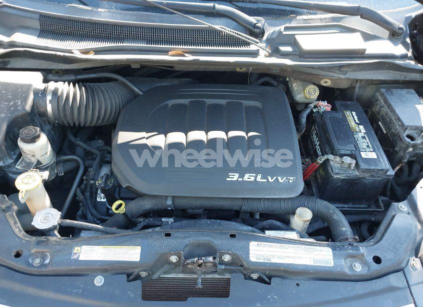 Photo 10 of 2011 Chrysler Town & COUNTRY TOURING-L (VIN 2A4RR8DGXBR704065)